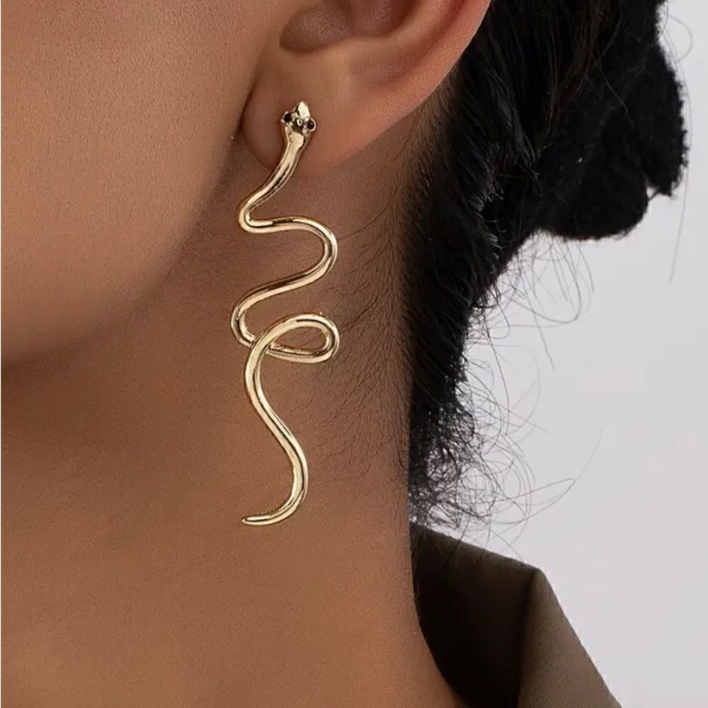 🐍 Stunning shiny gold slithery snake earrings 🐍